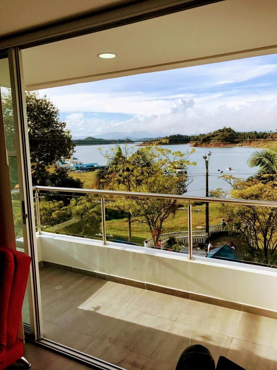 Aptos Vista Al Embalse, Frente Al Lago, Restaurantes, Bares Guatape Room photo
